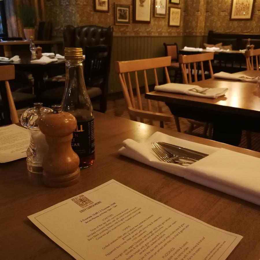 The Red Lion Hawkshaw Hotel Bury  Kültér fotó
